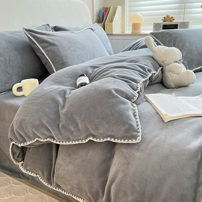 91家纺网 家纺一手货源 找家纺 安哆啦 新款贝壳边工艺牛奶绒珊瑚绒四件套单被套 绅士灰