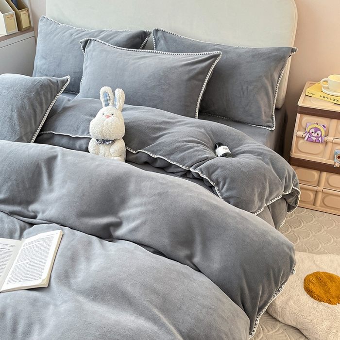 91家纺网 家纺一手货源 找家纺 安哆啦 新款贝壳边工艺牛奶绒珊瑚绒四件套单被套 绅士灰