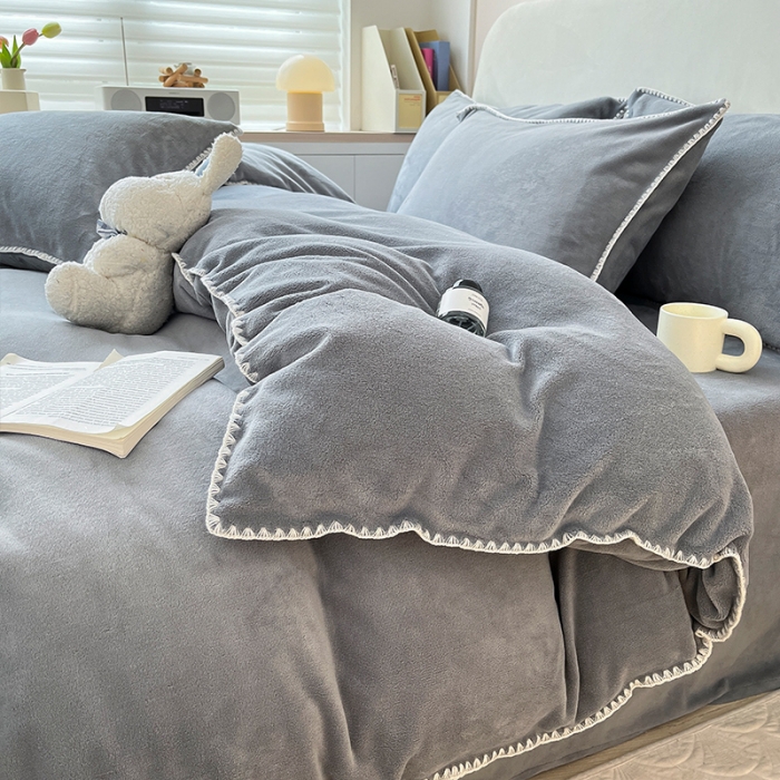 91家纺网 家纺一手货源 找家纺 安哆啦 新款贝壳边工艺牛奶绒珊瑚绒四件套单被套 绅士灰