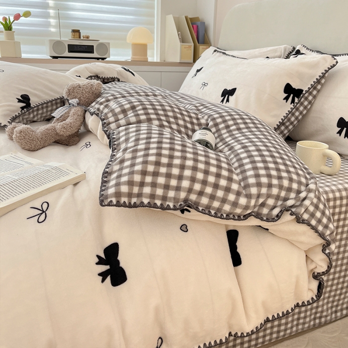 91家纺网 家纺一手货源 找家纺 安哆啦 新款贝壳边工艺牛奶绒珊瑚绒四件套单被套 小蝴蝶结