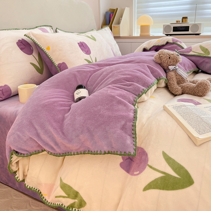 91家纺网 家纺一手货源 找家纺 安哆啦 新款贝壳边工艺牛奶绒珊瑚绒四件套单被套 紫色郁金香