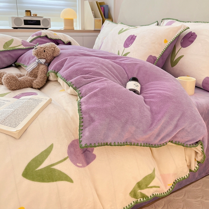 91家纺网 家纺一手货源 找家纺 安哆啦 新款贝壳边工艺牛奶绒珊瑚绒四件套单被套 紫色郁金香