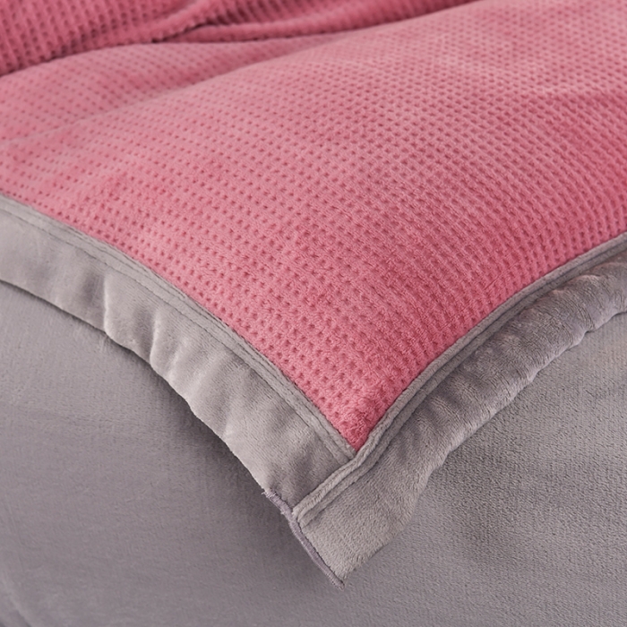 91家纺网 家纺一手货源 找家纺 小牛席业 2022新款雕花牛奶绒四件套 华夫格牛奶绒（粉色）