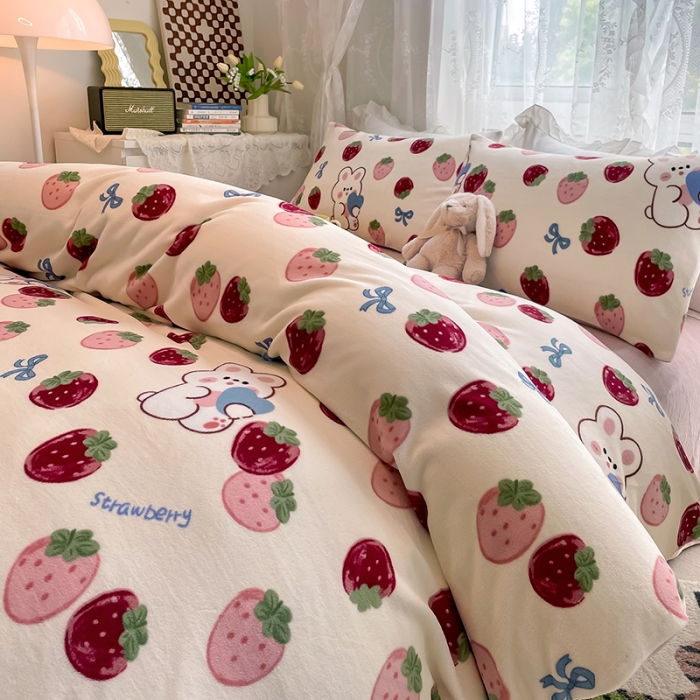 91家纺网 家纺一手货源 找家纺 HL原创 2022新款牛奶绒印花基础款 草莓熊