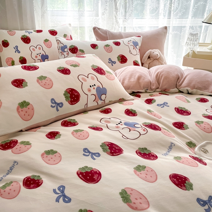 91家纺网 家纺一手货源 找家纺 HL原创 2022新款牛奶绒印花基础款 草莓熊