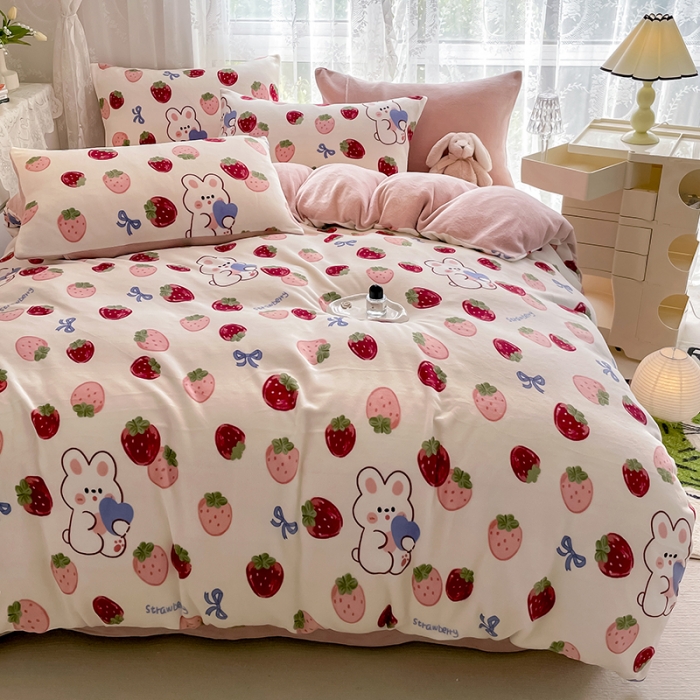 91家纺网 家纺一手货源 找家纺 HL原创 2022新款牛奶绒印花基础款 草莓熊