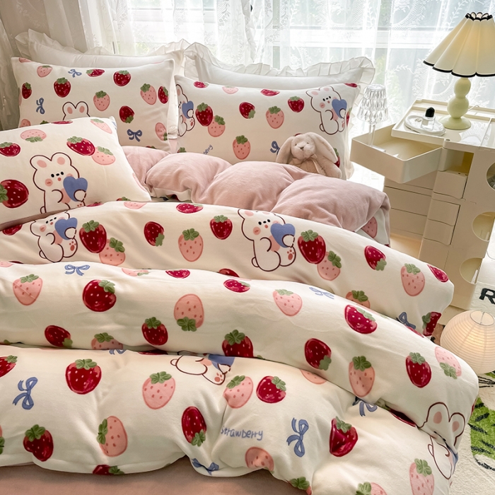 91家纺网 家纺一手货源 找家纺 HL原创 2022新款牛奶绒印花基础款 草莓熊