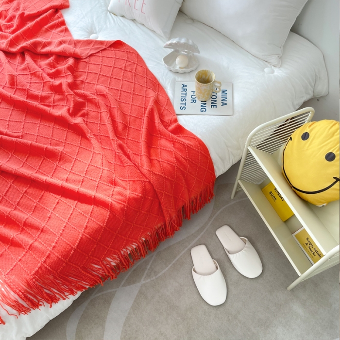 91家纺网 家纺一手货源 找家纺 朴尔家纺 2022新款菱形格条纹流苏手工针织毯 大红色