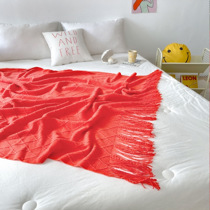 91家纺网 家纺一手货源 找家纺 朴尔家纺 2022新款菱形格条纹流苏手工针织毯 大红色