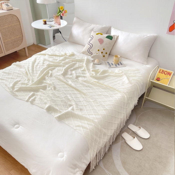 91家纺网 家纺一手货源 找家纺 朴尔家纺 2022新款菱形格条纹流苏手工针织毯 乳白色