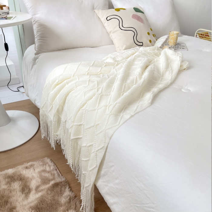 91家纺网 家纺一手货源 找家纺 朴尔家纺 2022新款菱形格条纹流苏手工针织毯 乳白色