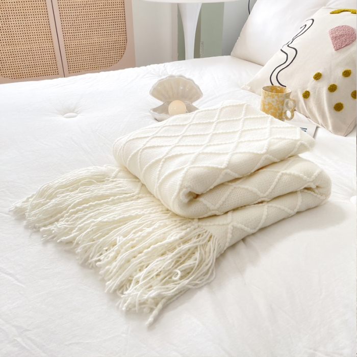 91家纺网 家纺一手货源 找家纺 朴尔家纺 2022新款菱形格条纹流苏手工针织毯 乳白色
