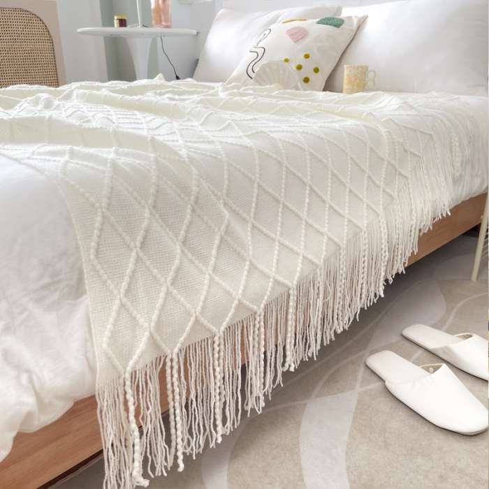 91家纺网 家纺一手货源 找家纺 朴尔家纺 2022新款菱形格条纹流苏手工针织毯 乳白色