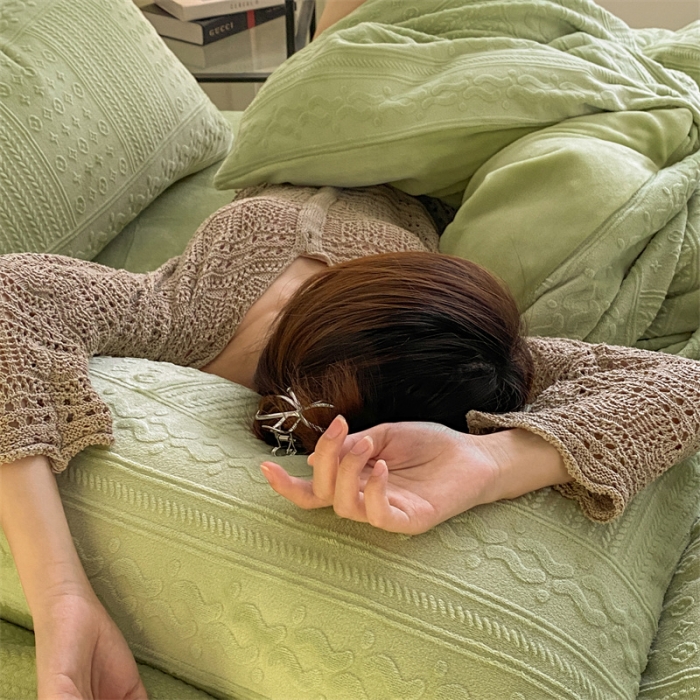 91家纺网 家纺一手货源 找家纺 总小久久2023欧式烂花A类3D雕花纯色牛奶绒法莱绒四件套