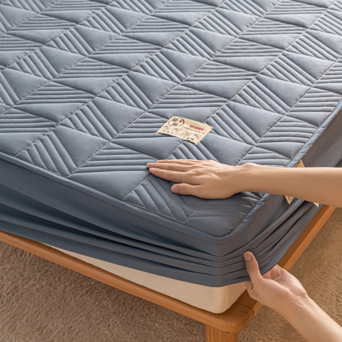 91家纺网 家纺一手货源 找家纺 乐视 2024新款A类纯色大豆纤维夹棉床笠 线条格-墨兰