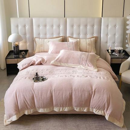 91家纺网 家纺一手货源 找家纺 2023款烂花牛奶绒贴布绣四件套高克重保暖套件