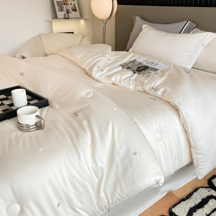 91家纺网 家纺一手货源 找家纺 2024新款剪花蚕丝大豆被芯高端大豆春秋被提花加厚冬被