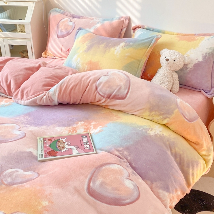 91家纺网 家纺一手货源 找家纺 木堇 2022秋冬款高克重甜美系列印花牛奶绒四件套 爱心泡泡