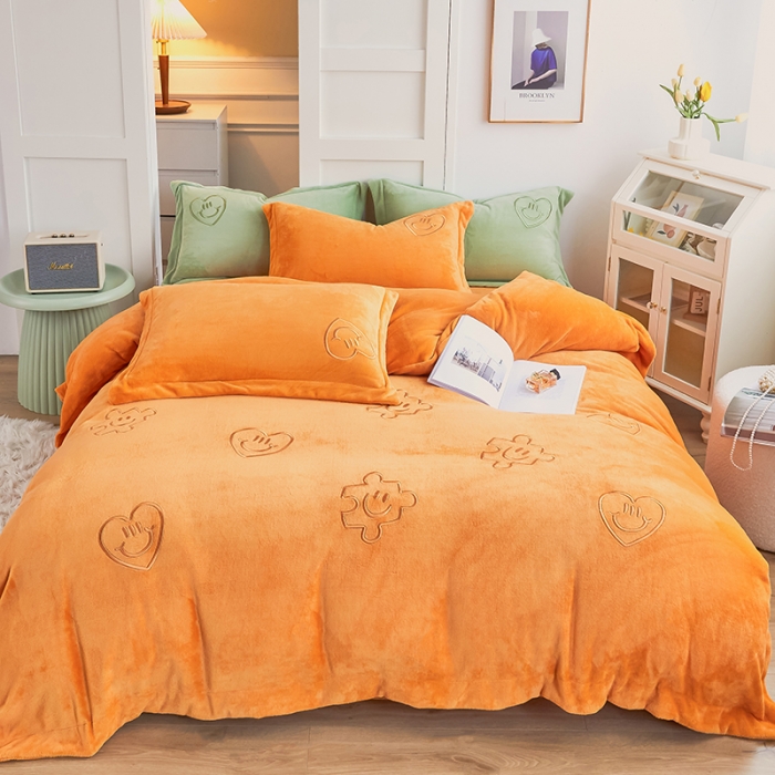 91家纺网 家纺一手货源 找家纺 凡客家居 2022新款牛奶绒立体绣花四件套 星际潮牌-蜜桔橙