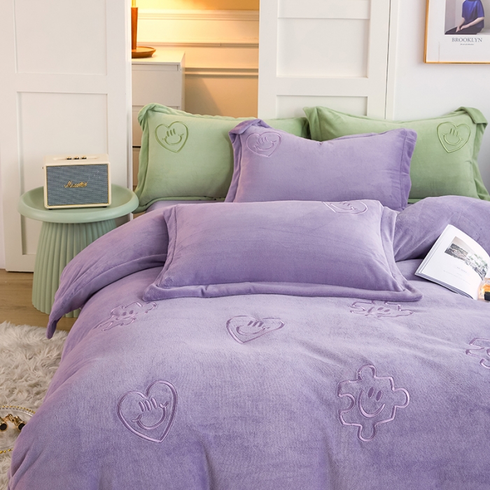 91家纺网 家纺一手货源 找家纺 凡客家居 2022新款牛奶绒立体绣花四件套 星际潮牌-仙紫