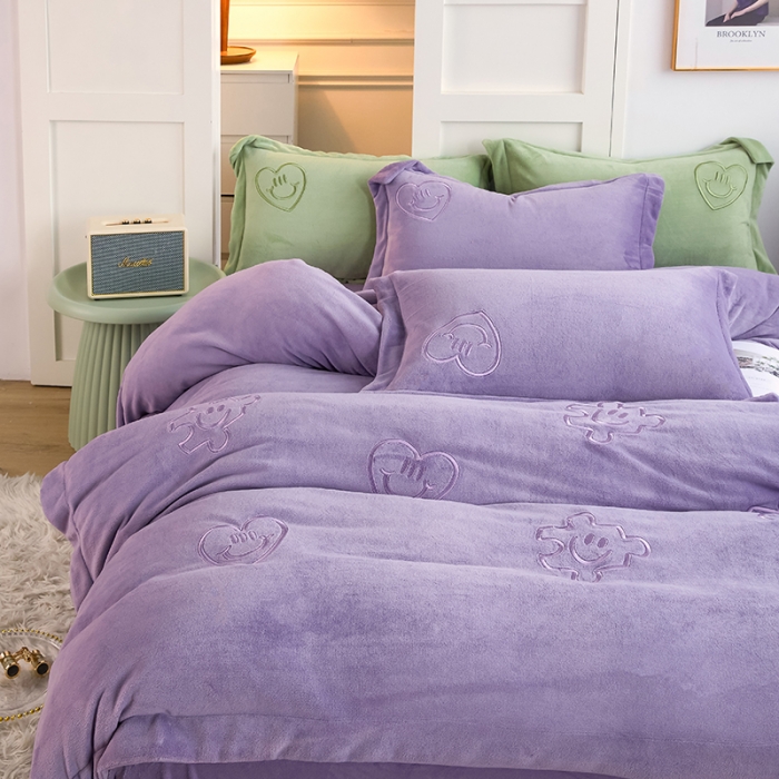 91家纺网 家纺一手货源 找家纺 凡客家居 2022新款牛奶绒立体绣花四件套 星际潮牌-仙紫