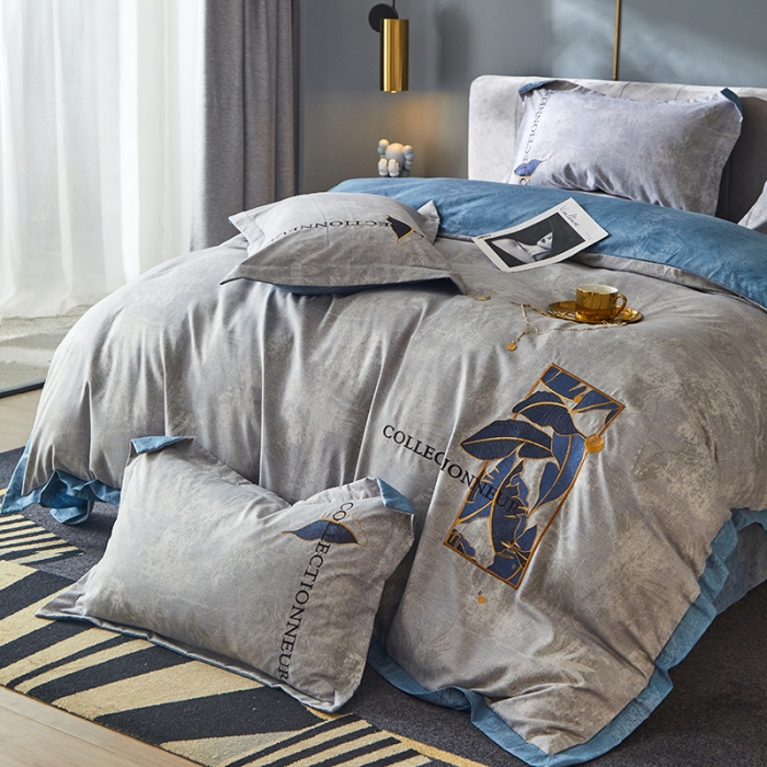 91家纺网 家纺一手货源 找家纺 凡客家居  2022新款阳绒磨毛刺绣博拉图系列四件套 博拉图-高级灰