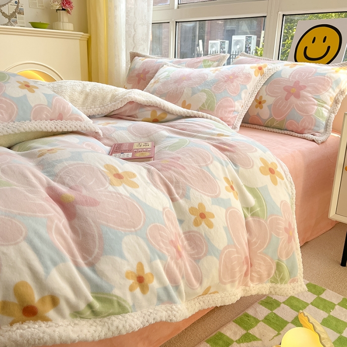 91家纺网 家纺一手货源 找家纺 琪格格 新品热款牛奶绒精拍A牛奶绒B兔兔绒大包边四件套