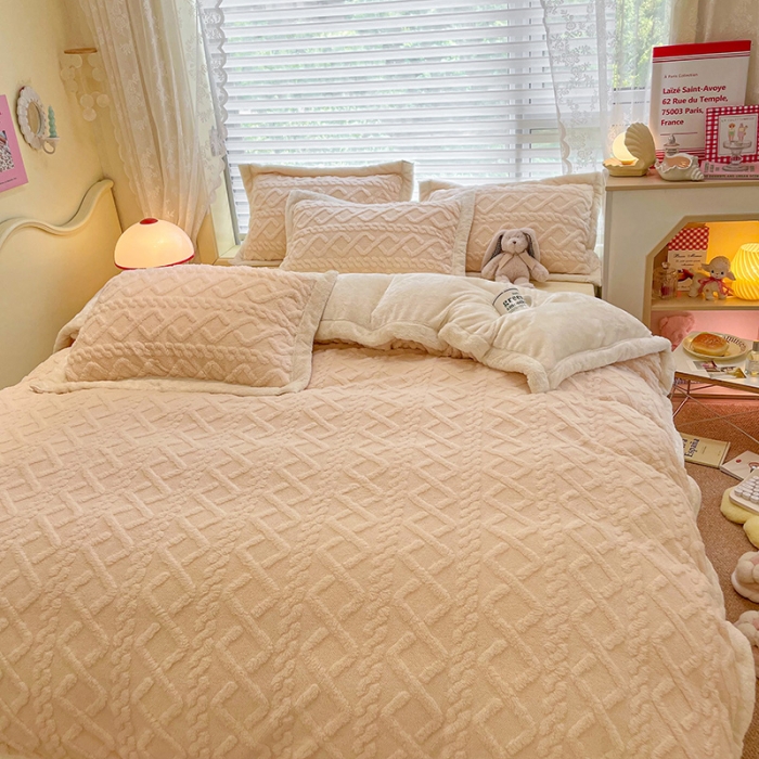 91家纺网 家纺一手货源 找家纺 琪格格 2022新款剪花绒vs兔兔绒四件套 剪花绒-米杏