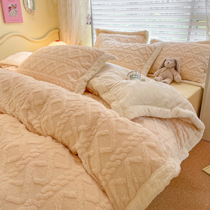 91家纺网 家纺一手货源 找家纺 琪格格 2022新款剪花绒vs兔兔绒四件套 剪花绒-米杏