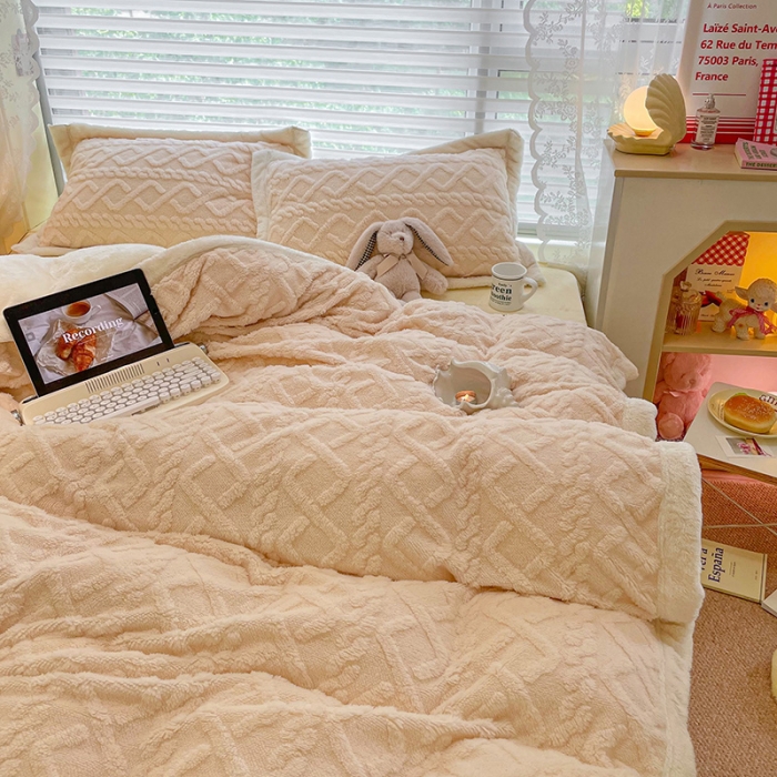 91家纺网 家纺一手货源 找家纺 琪格格 2022新款剪花绒vs兔兔绒四件套 剪花绒-米杏