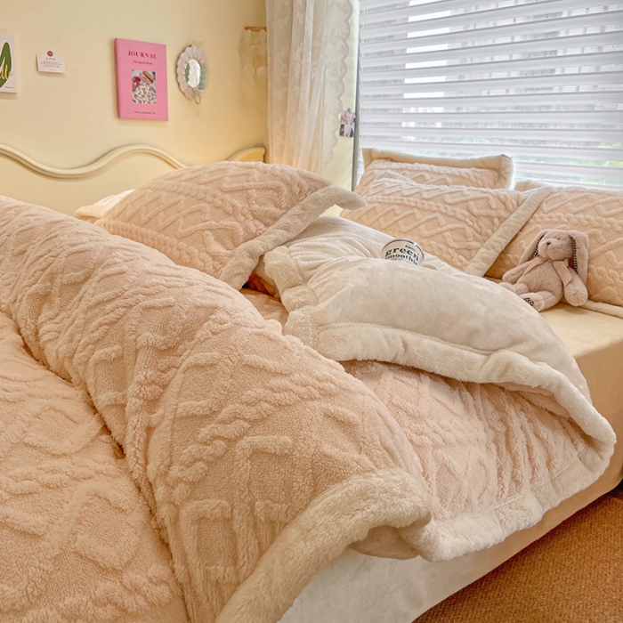 91家纺网 家纺一手货源 找家纺 琪格格 2022新款剪花绒vs兔兔绒四件套 剪花绒-米杏