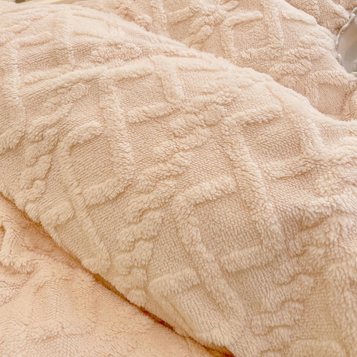 91家纺网 家纺一手货源 找家纺 琪格格 2022新款剪花绒vs兔兔绒四件套 剪花绒-米杏