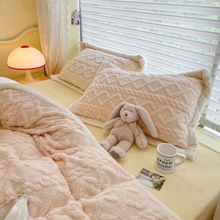 91家纺网 家纺一手货源 找家纺 琪格格 2022新款剪花绒vs兔兔绒四件套 剪花绒-米杏