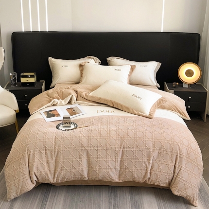 91家纺网 家纺一手货源 找家纺 凯儿2022新款烂花A类雕花刺绣埃菲尔-奶咖加厚牛奶绒四件套