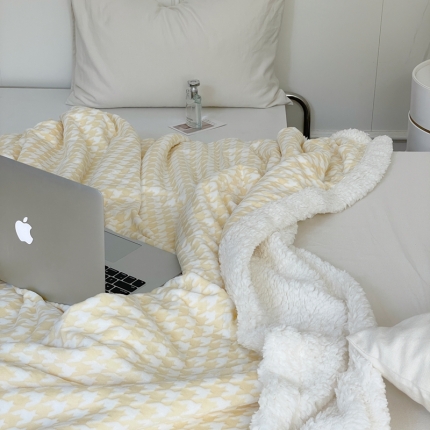 91家纺网 家纺一手货源 找家纺 大彩家居2022秋冬双层牛奶绒羊羔绒毛毯直播爆款毯子 千鸟格-黄