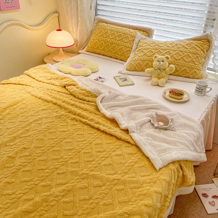 91家纺网 家纺一手货源 找家纺 （总）琪格格 2022年新款剪花绒vs兔兔绒毛毯