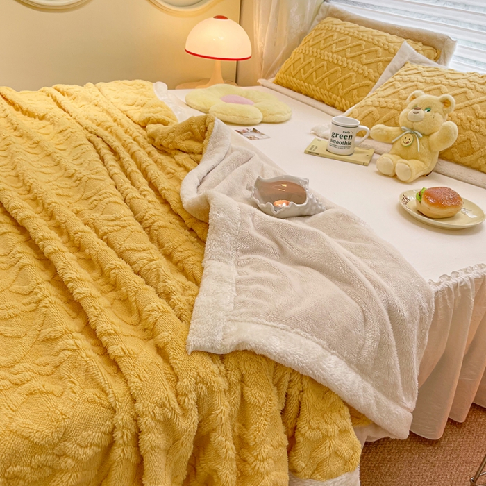 91家纺网 家纺一手货源 找家纺 （总）琪格格 2022年新款剪花绒vs兔兔绒毛毯