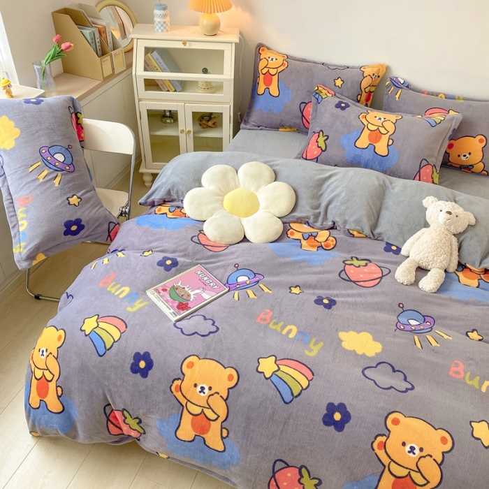 91家纺网 家纺一手货源 找家纺 木堇 2022秋冬新款高克重甜美系列印花牛奶绒四件套 邦尼熊