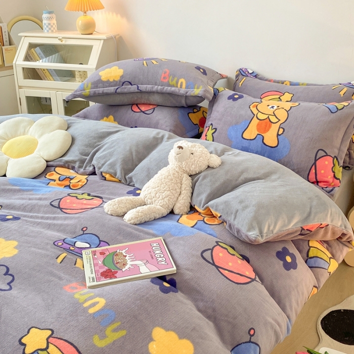 91家纺网 家纺一手货源 找家纺 木堇 2022秋冬新款高克重甜美系列印花牛奶绒四件套 邦尼熊