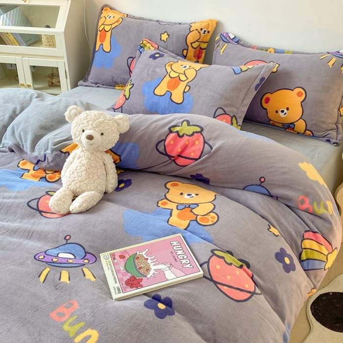 91家纺网 家纺一手货源 找家纺 木堇 2022秋冬新款高克重甜美系列印花牛奶绒四件套 邦尼熊