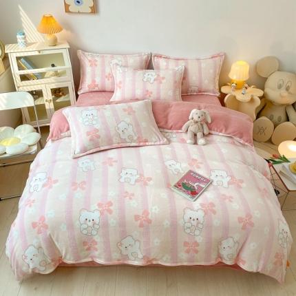 91家纺网 家纺一手货源 找家纺 木堇 2022秋冬款高克重甜美系列印花牛奶绒四件套 粉熊宝宝