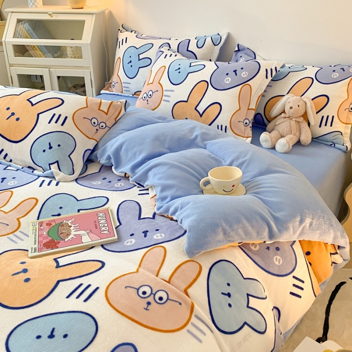 91家纺网 家纺一手货源 找家纺 木堇 2022秋冬新款高克重甜美系列印花牛奶绒四件套 乖小兔