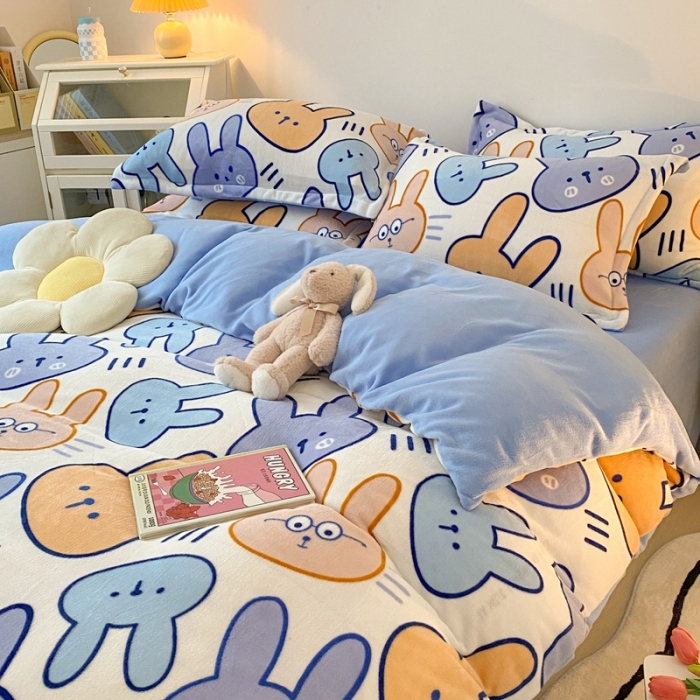 91家纺网 家纺一手货源 找家纺 木堇 2022秋冬新款高克重甜美系列印花牛奶绒四件套 乖小兔