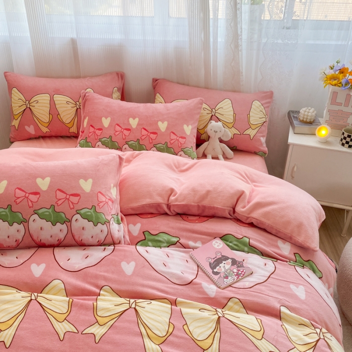 91家纺网 家纺一手货源 找家纺 西引力 2022新款加厚印花牛奶绒单被套及枕套法莱绒直播 甜蜜蜜