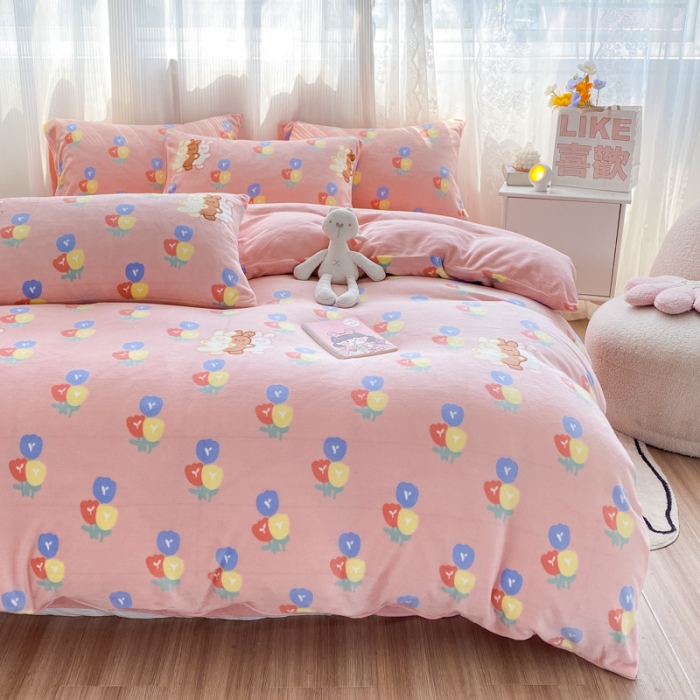 91家纺网 家纺一手货源 找家纺 西引力 2022新款加厚印花牛奶绒单被套及枕套法莱绒直播 小花花