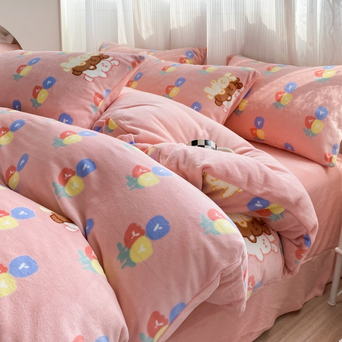 91家纺网 家纺一手货源 找家纺 西引力 2022新款加厚印花牛奶绒单被套及枕套法莱绒直播 小花花