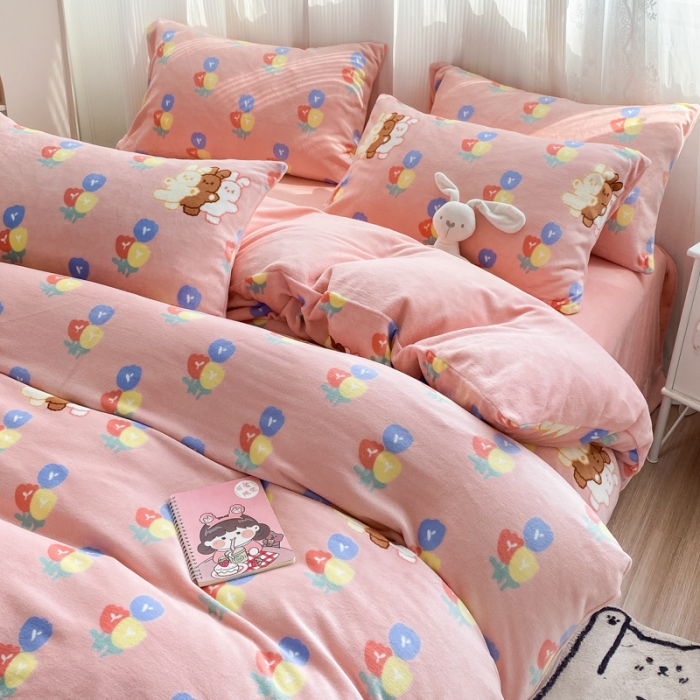 91家纺网 家纺一手货源 找家纺 西引力 2022新款加厚印花牛奶绒单被套及枕套法莱绒直播 小花花