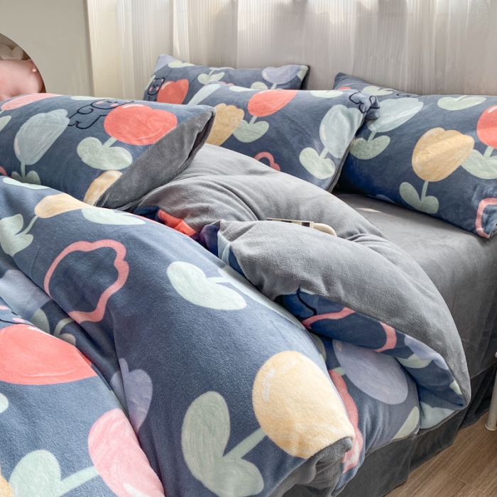 91家纺网 家纺一手货源 找家纺 西引力 2022新款加厚印花牛奶绒单被套及枕套法莱绒 熊出没