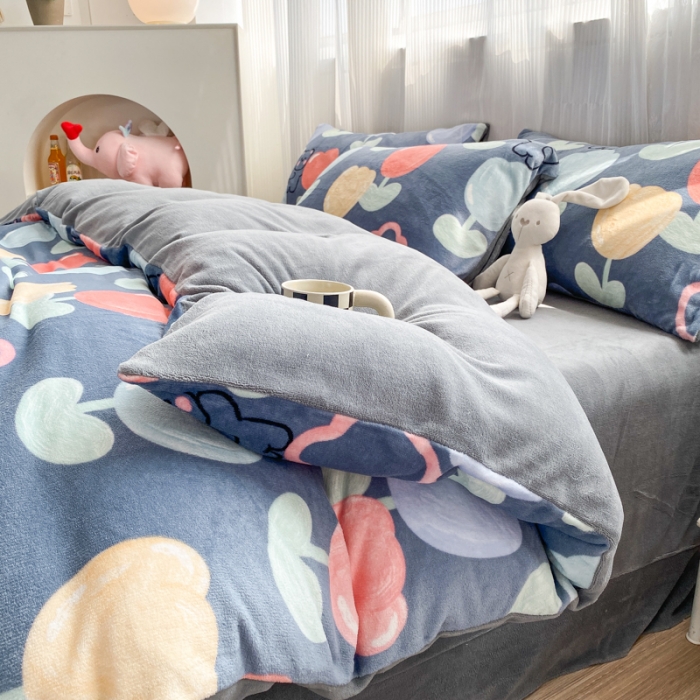 91家纺网 家纺一手货源 找家纺 西引力 2022新款加厚印花牛奶绒单被套及枕套法莱绒 熊出没