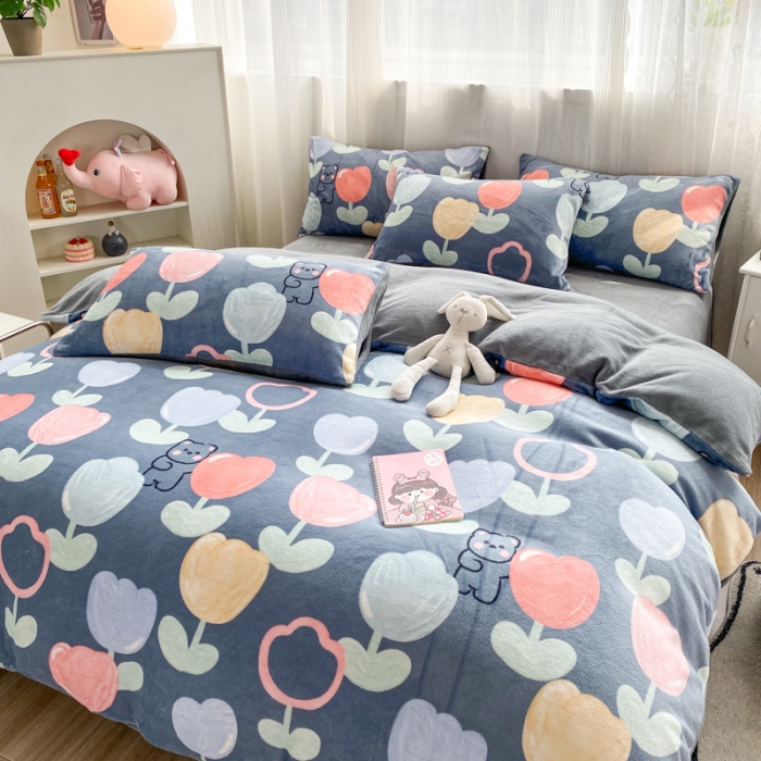 91家纺网 家纺一手货源 找家纺 西引力 2022新款加厚印花牛奶绒单被套及枕套法莱绒 熊出没